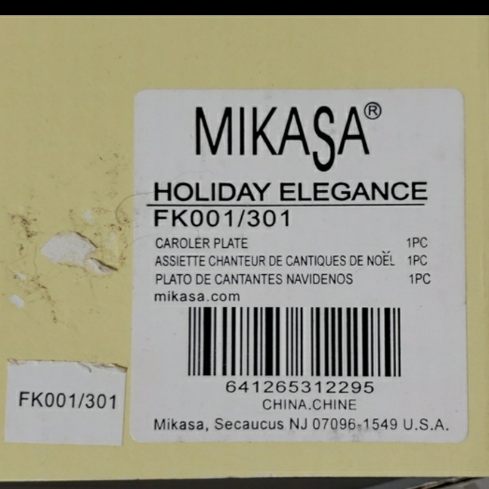 Christmas Mikasa Holiday Elegance Carolers Plate 8"×8" - Picture 4 of 7